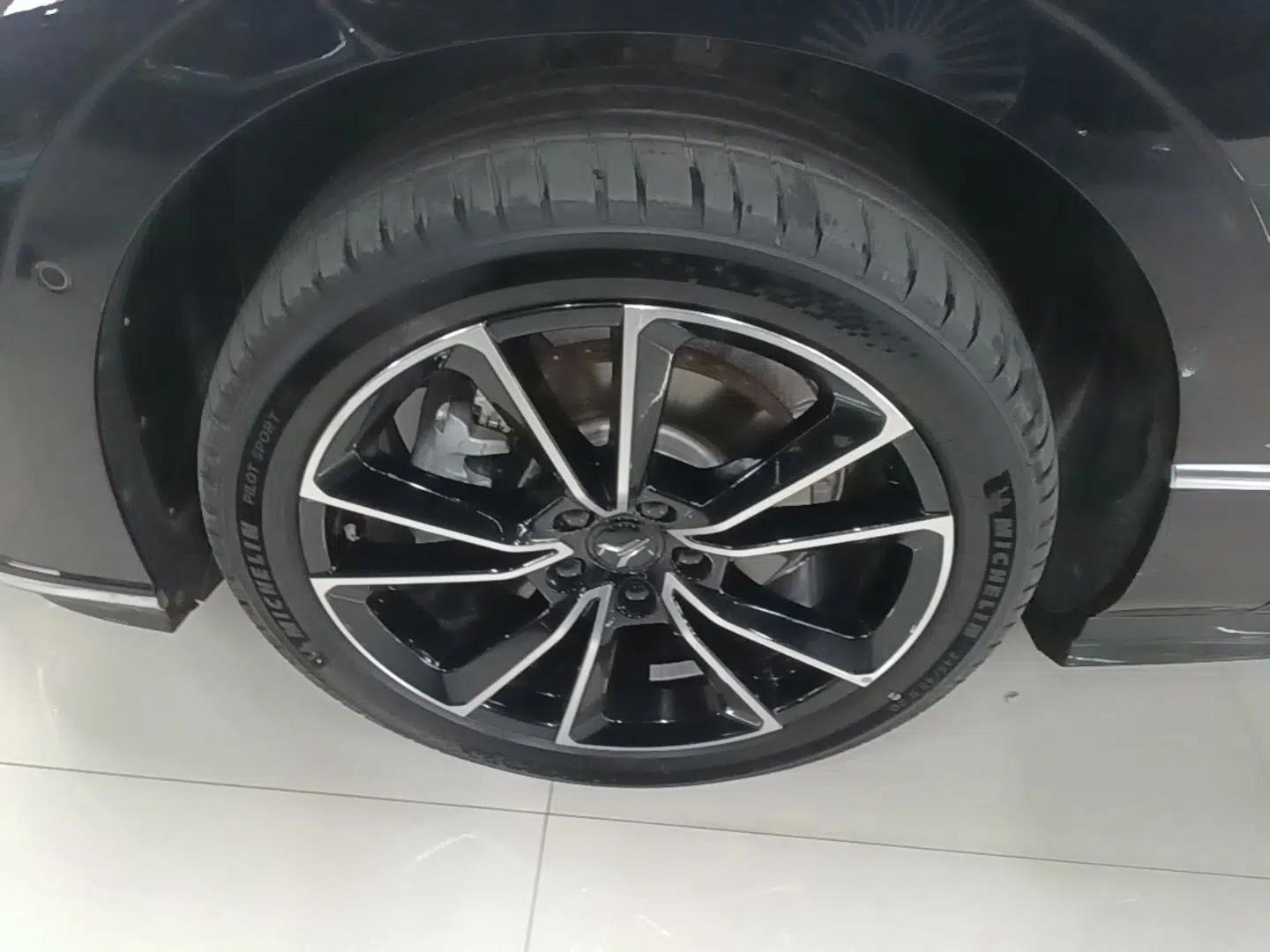 VOYAH PASSION 2024 PHEV Four-Wheel Drive Ultra-Long Range Flagship Model — миниатюра 8