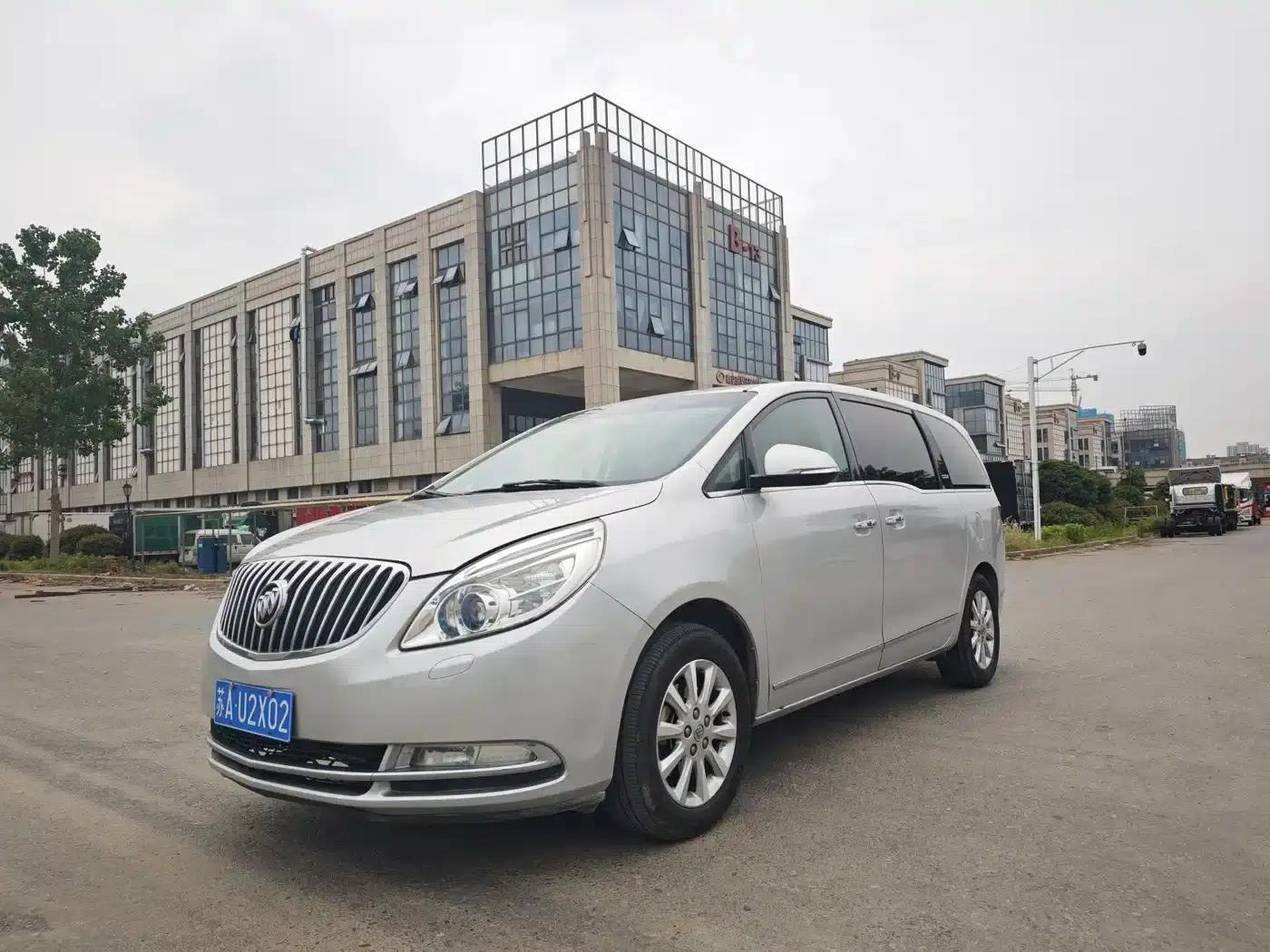 Buick GL8 2013 3.0L XT Luxury Business Flagship Edition — миниатюра 1