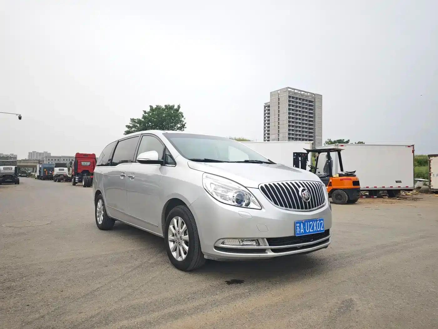 Buick GL8 2013 3.0L XT Luxury Business Flagship Edition — миниатюра 3
