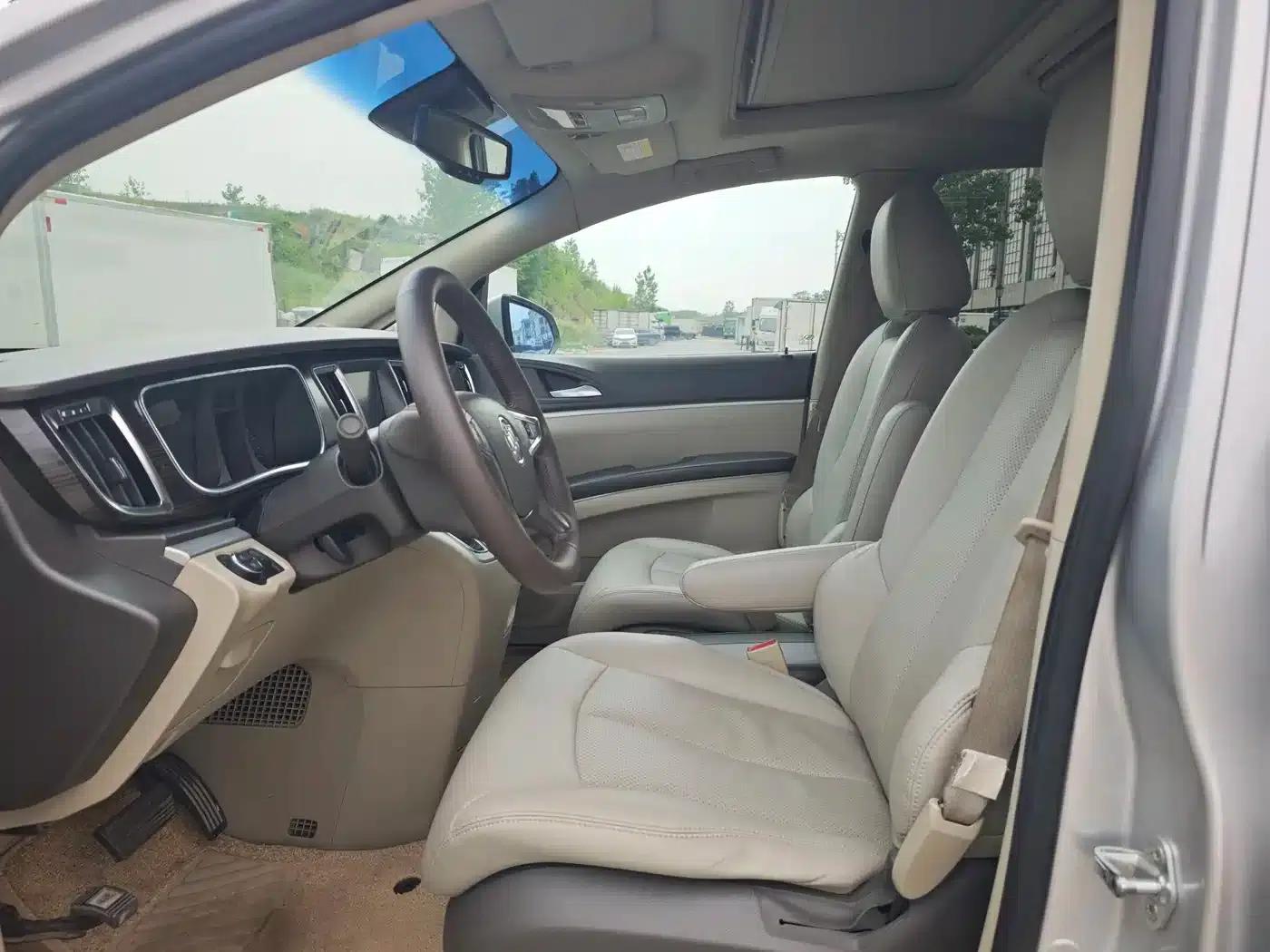 Buick GL8 2013 3.0L XT Luxury Business Flagship Edition — миниатюра 4