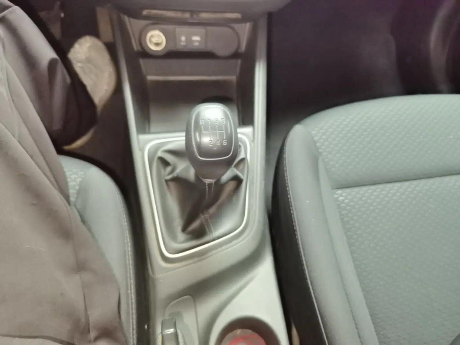 Hyundai Verna (new generation) 2016 1.4L Manual Cool Edition GLS — миниатюра 17