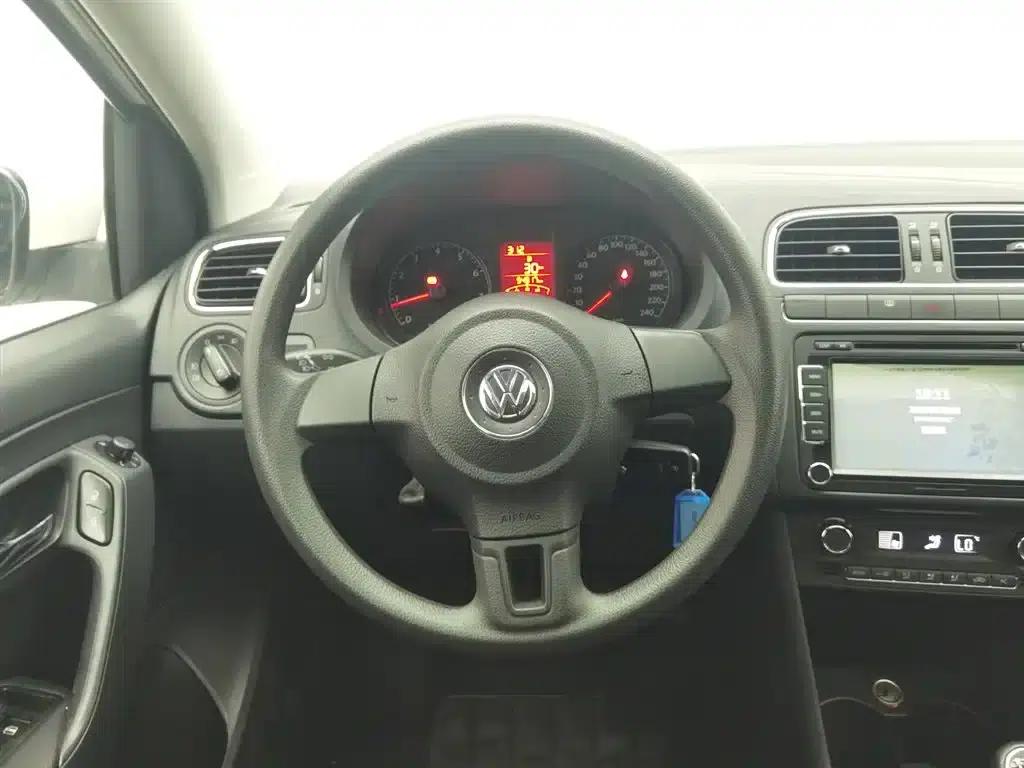 2013 Polo 1.6L Manual Comfort Edition — миниатюра 11