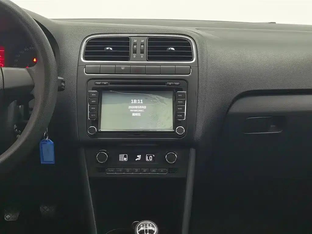 2013 Polo 1.6L Manual Comfort Edition — миниатюра 12