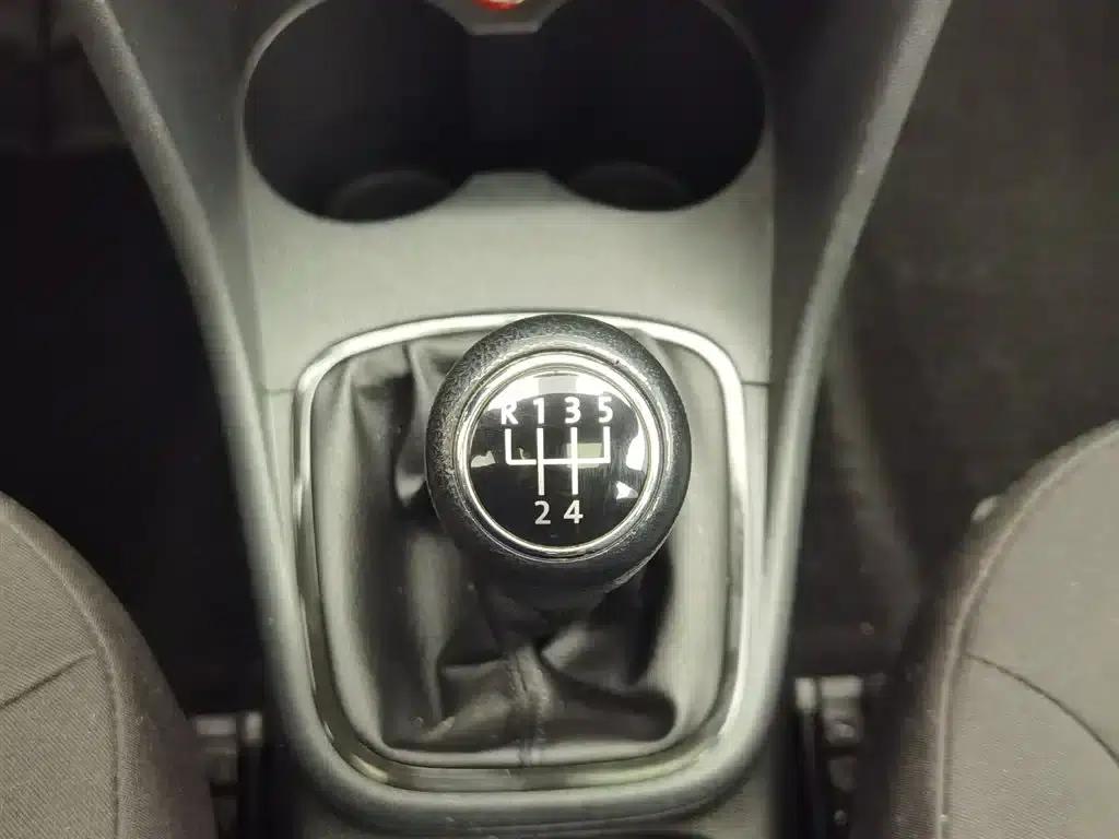 2013 Polo 1.6L Manual Comfort Edition — миниатюра 13