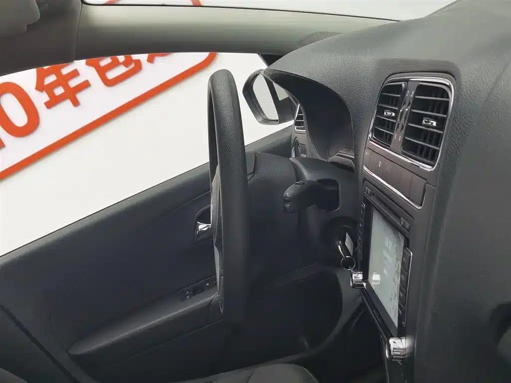 2013 Polo 1.6L Manual Comfort Edition — миниатюра 22
