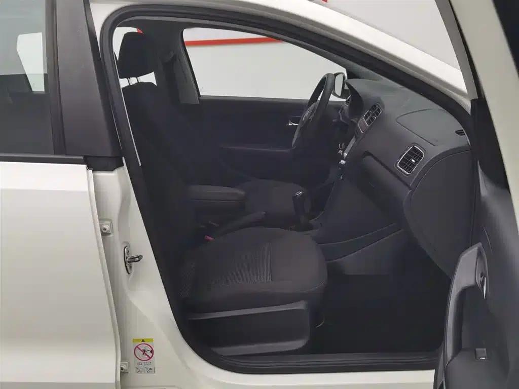 2013 Polo 1.6L Manual Comfort Edition — миниатюра 23