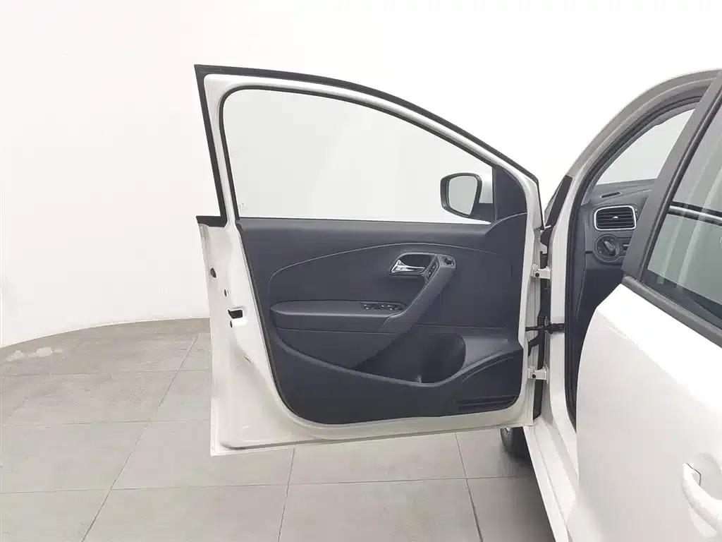 2013 Polo 1.6L Manual Comfort Edition — миниатюра 8