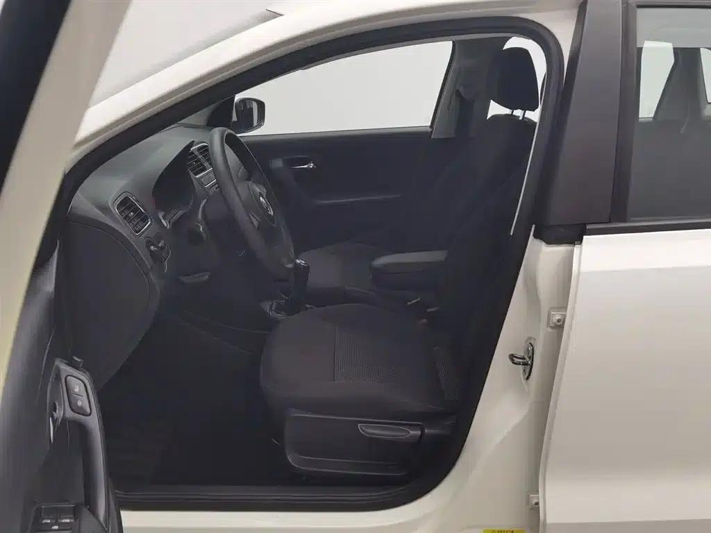 2013 Polo 1.6L Manual Comfort Edition — миниатюра 10