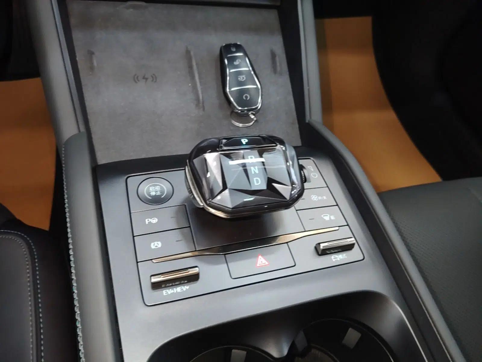 BYD Qin L 2025 DM-i Smart Drive 120KM Superior Model — миниатюра 17