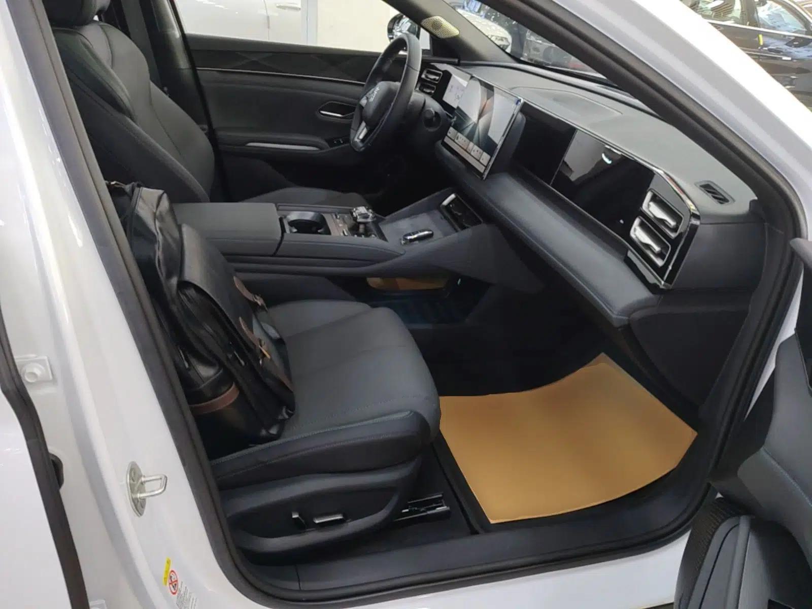 BYD Qin L 2025 DM-i Smart Drive 120KM Superior Model — миниатюра 23
