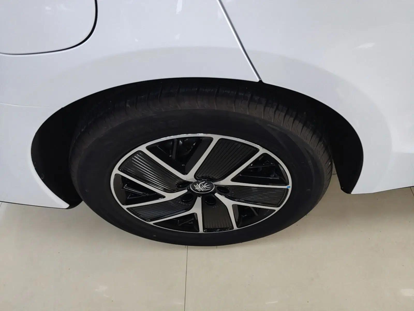 BYD Qin L 2025 DM-i Smart Drive 120KM Superior Model — миниатюра 10