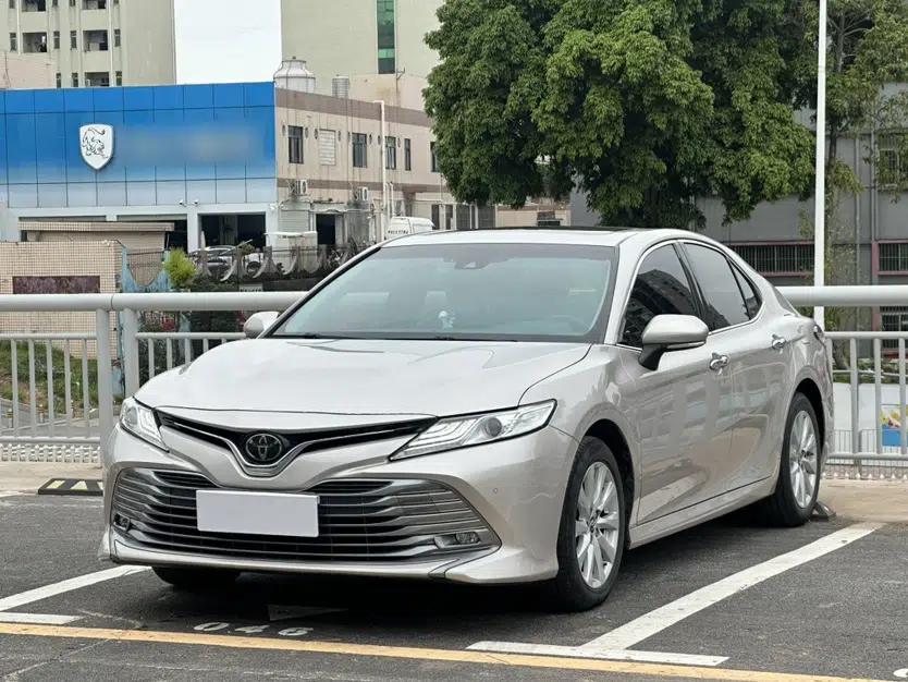 Toyota Camry 2019 Revised Version 2.0G Luxury Edition — миниатюра 1