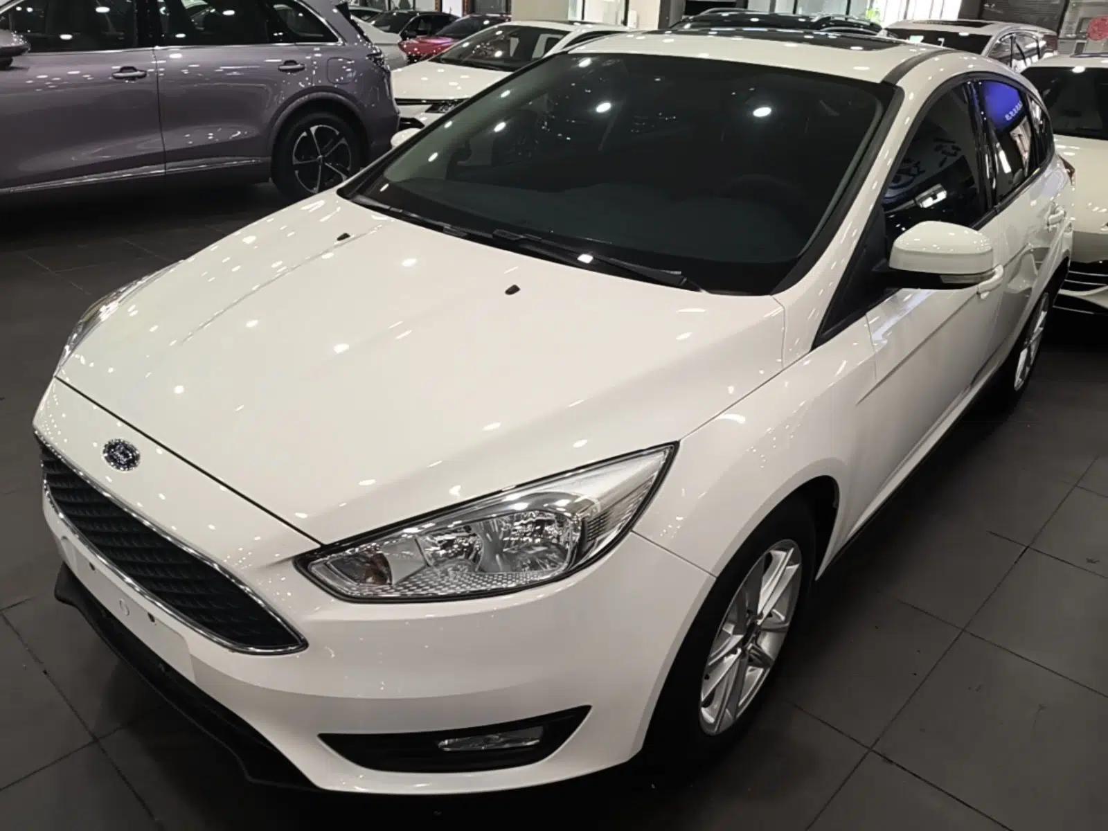 Ford Focus 2018 Hatchback Classic 1.6L Automatic Trendy SmartDrive Edition — миниатюра 1