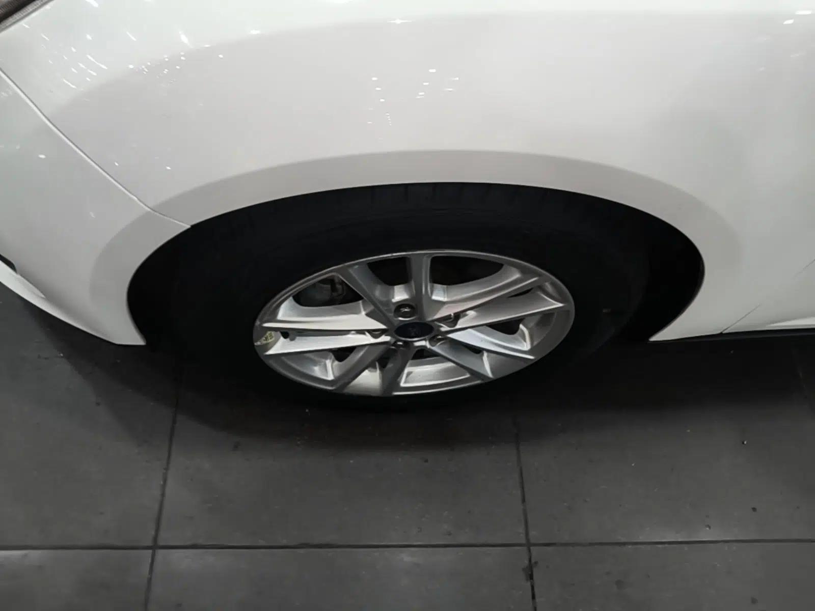 Ford Focus 2018 Hatchback Classic 1.6L Automatic Trendy SmartDrive Edition — миниатюра 8