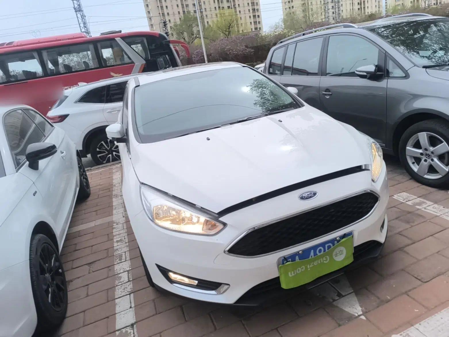 Ford Focus 2017 Hatchback 1.6L Automatic Fashion Edition Smart Drive Version — миниатюра 3