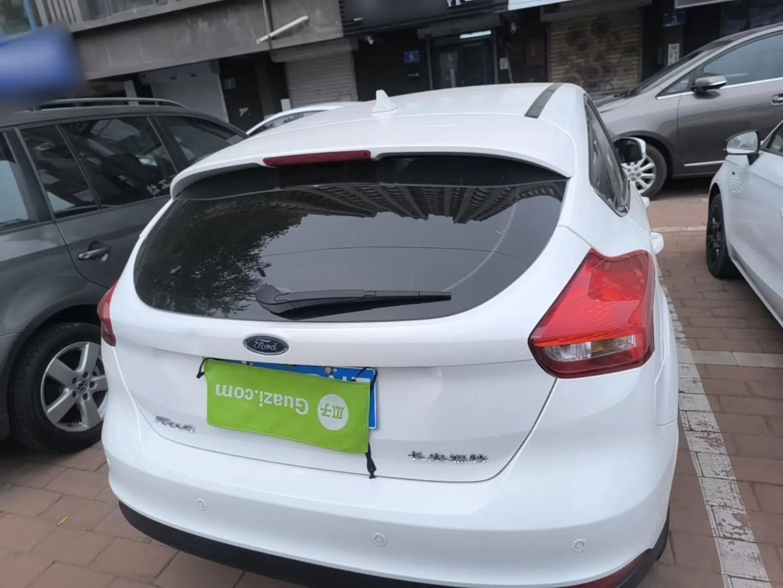 Ford Focus 2017 Hatchback 1.6L Automatic Fashion Edition Smart Drive Version — миниатюра 5