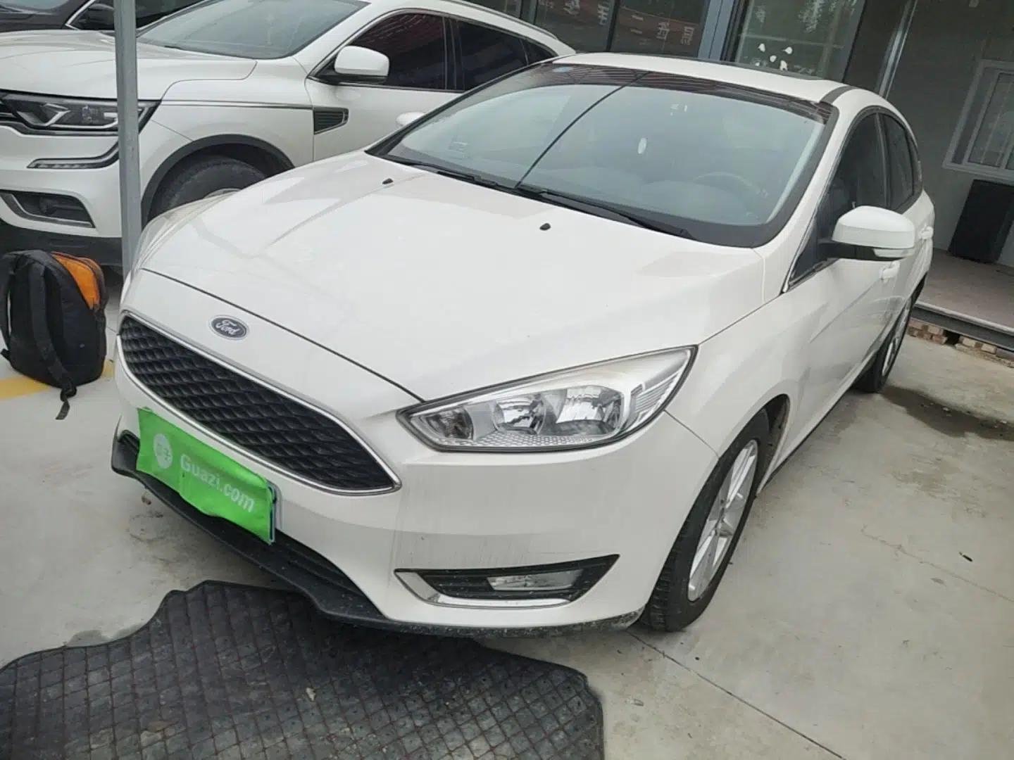 Ford Focus 2015 Hatchback EcoBoost 125 Automatic Supreme Style Edition — миниатюра 1