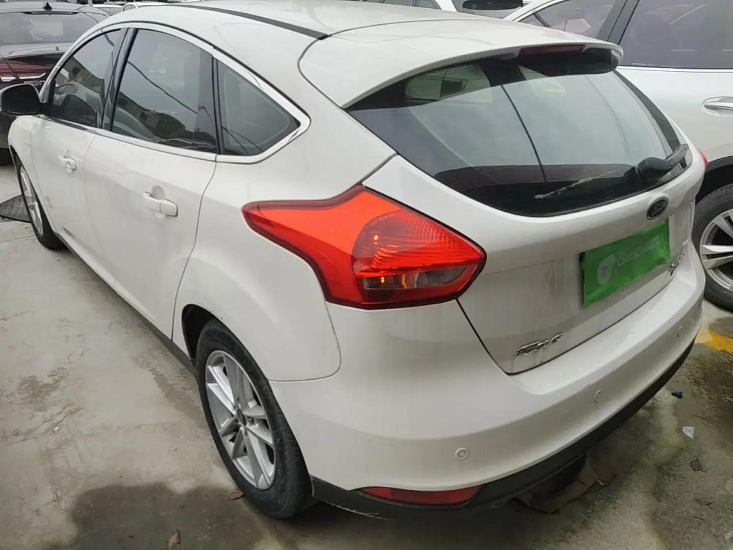 Ford Focus 2015 Hatchback EcoBoost 125 Automatic Supreme Style Edition — миниатюра 4