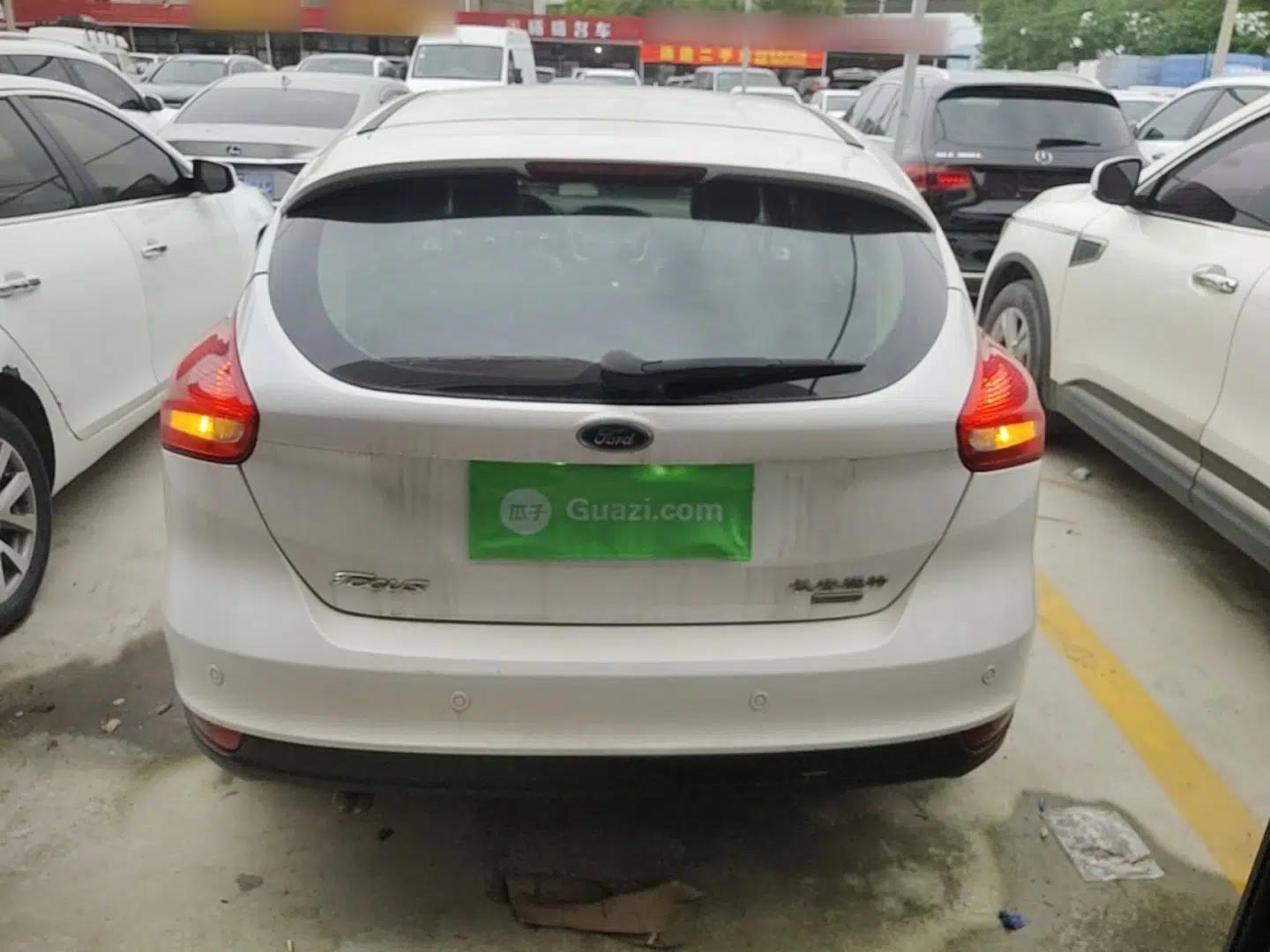 Ford Focus 2015 Hatchback EcoBoost 125 Automatic Supreme Style Edition — миниатюра 5