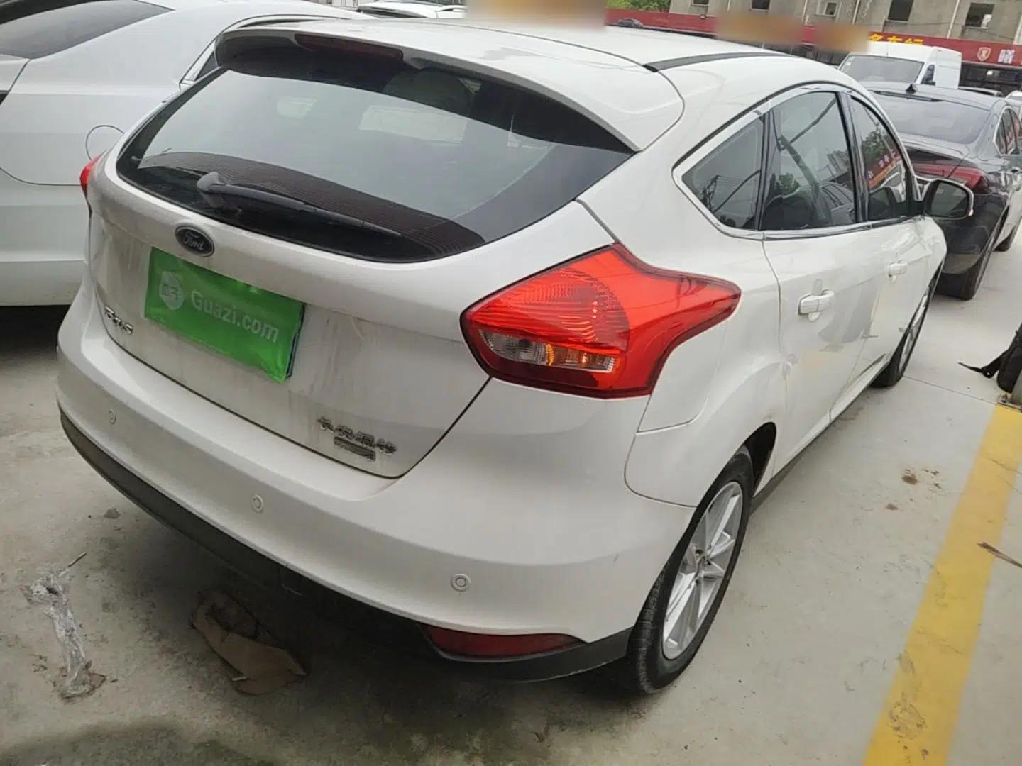 Ford Focus 2015 Hatchback EcoBoost 125 Automatic Supreme Style Edition — миниатюра 6
