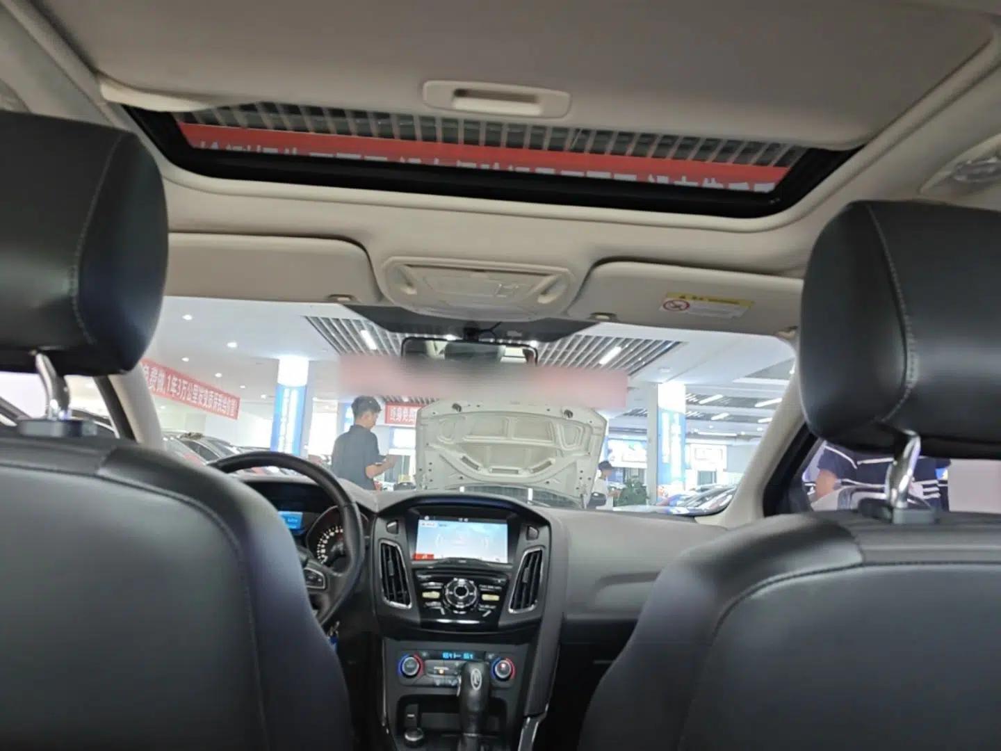 Ford Focus 2017 Sedan 1.6L Automatic Fashion Edition Smart Drive Version — миниатюра 21