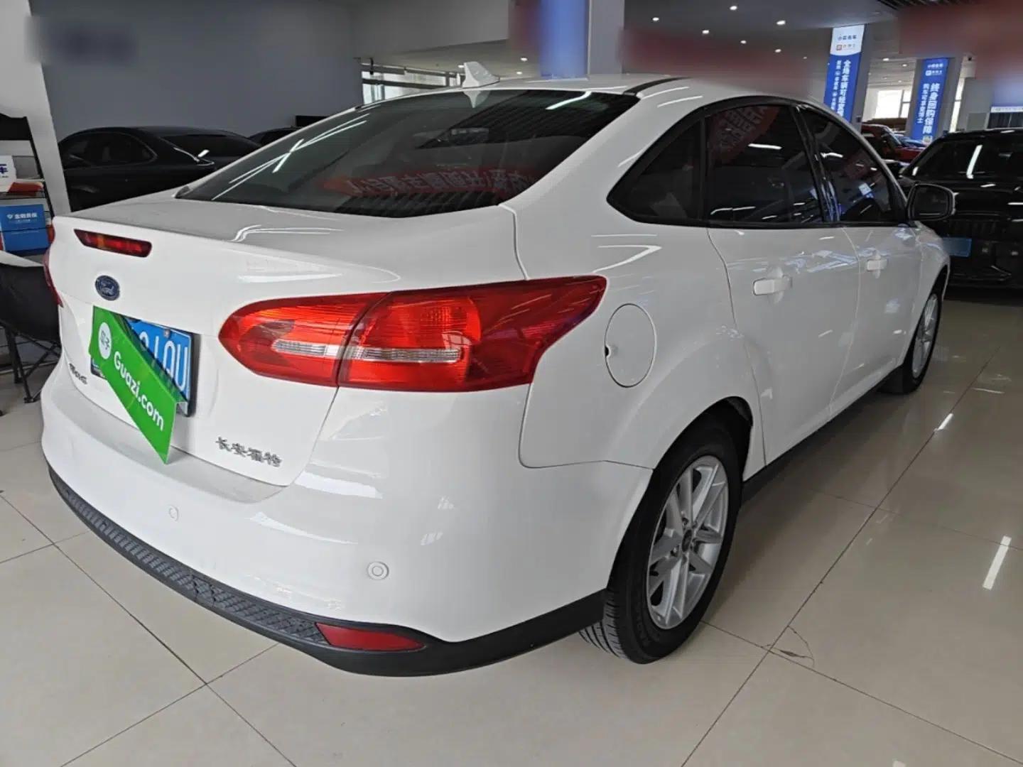 Ford Focus 2017 Sedan 1.6L Automatic Fashion Edition Smart Drive Version — миниатюра 6