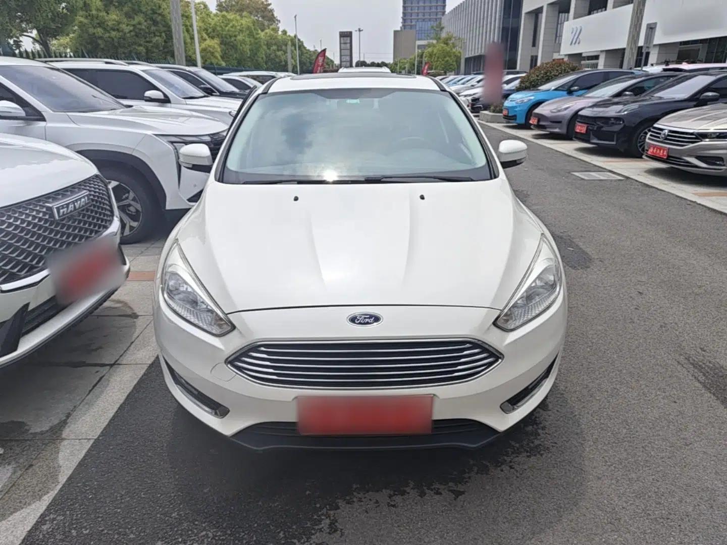 Ford Focus 2015 Sedan 1.6L Automatic Trend Model — миниатюра 2