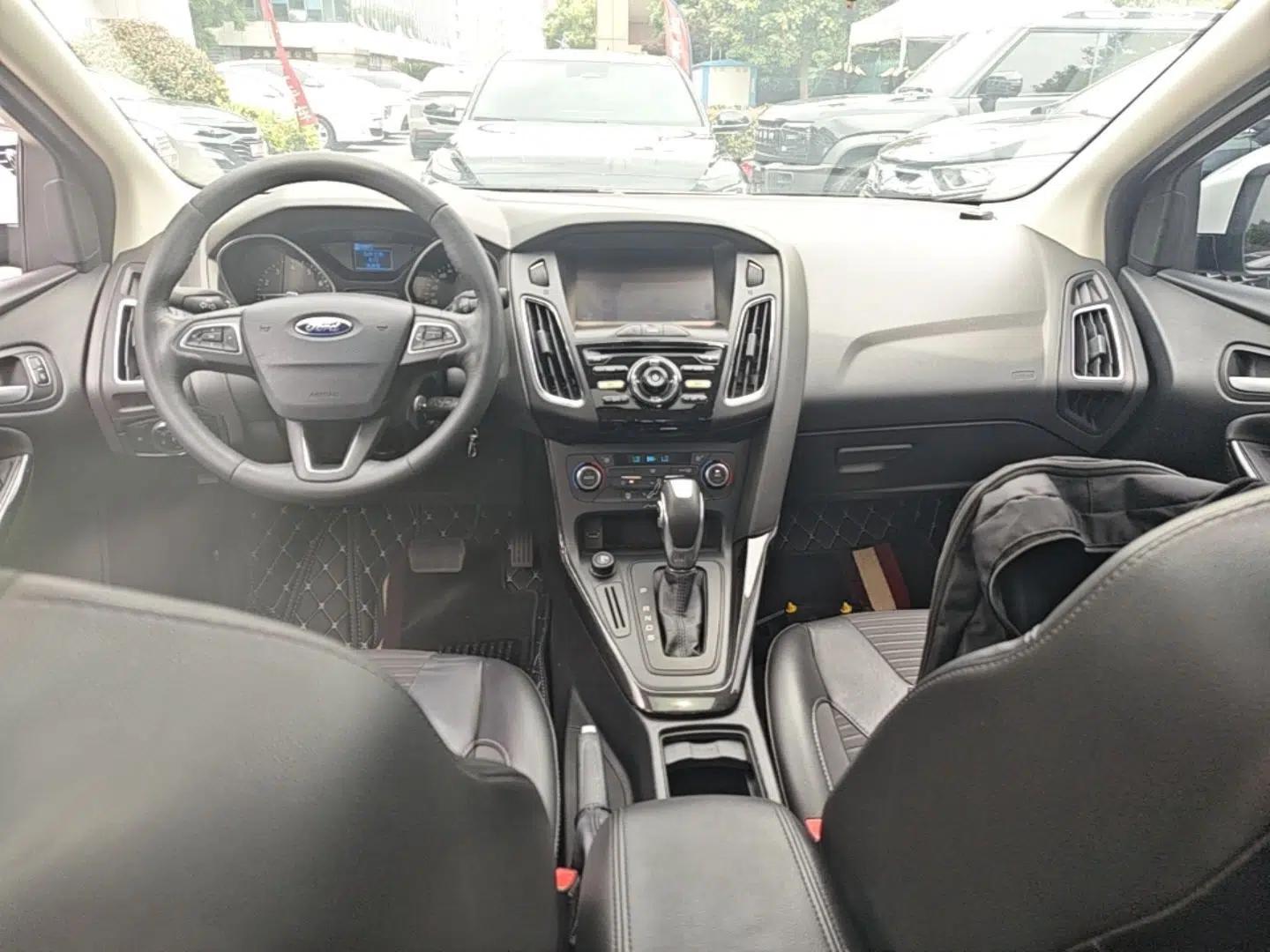 Ford Focus 2015 Sedan 1.6L Automatic Trend Model — миниатюра 12
