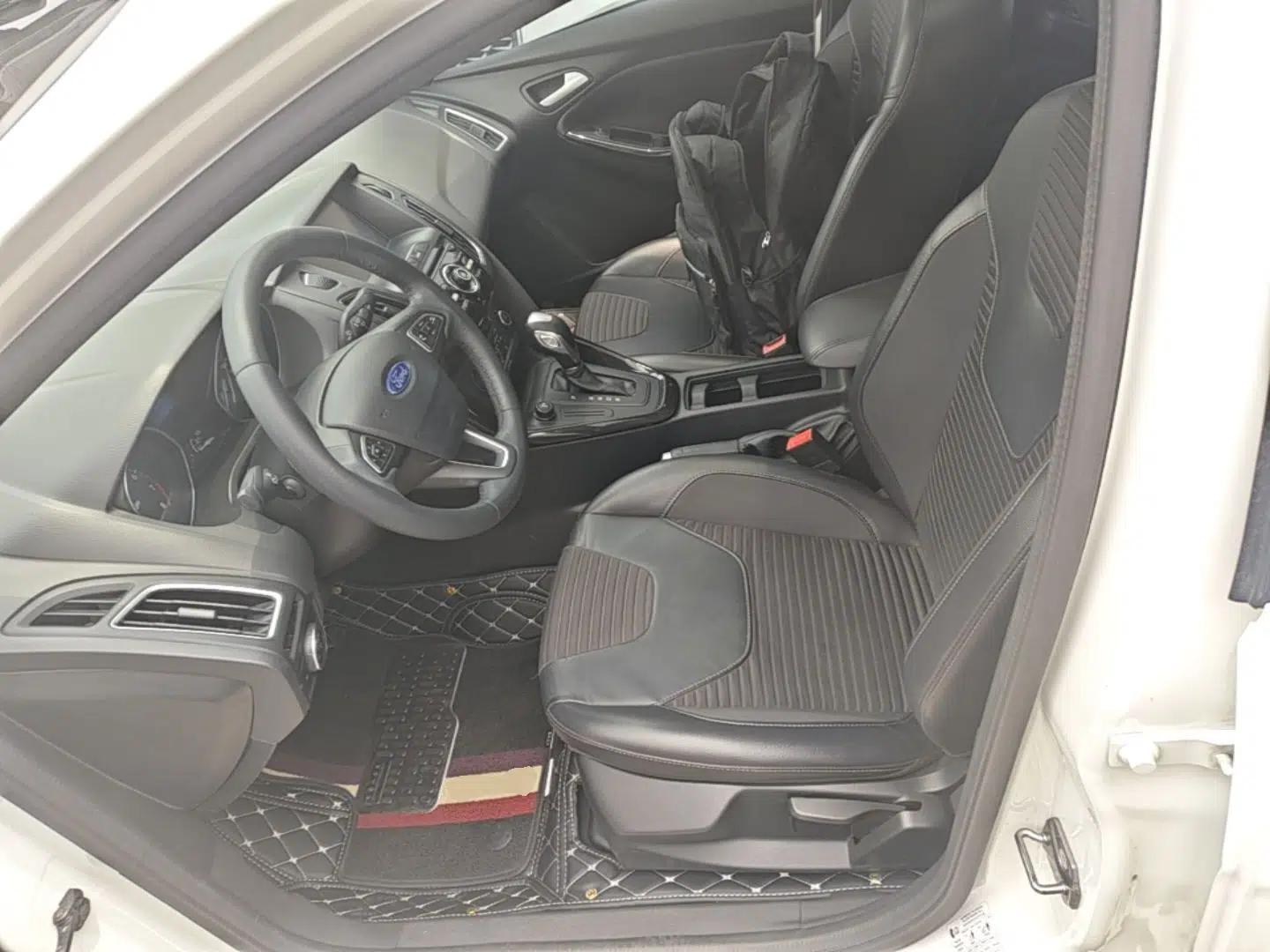 Ford Focus 2015 Sedan 1.6L Automatic Trend Model — миниатюра 17