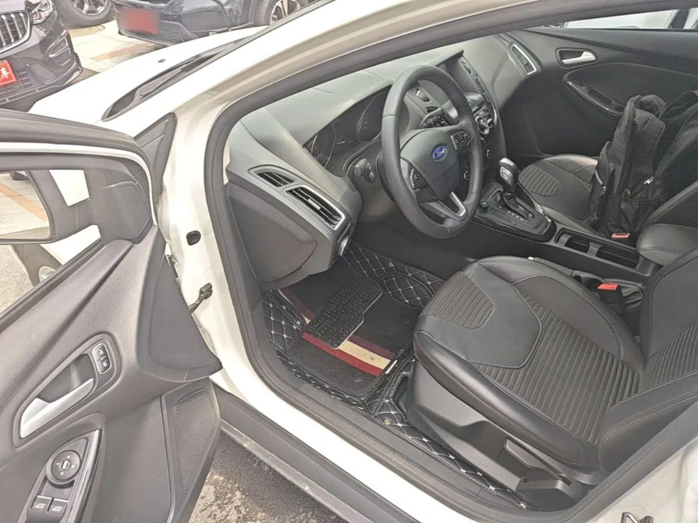 Ford Focus 2015 Sedan 1.6L Automatic Trend Model — миниатюра 18
