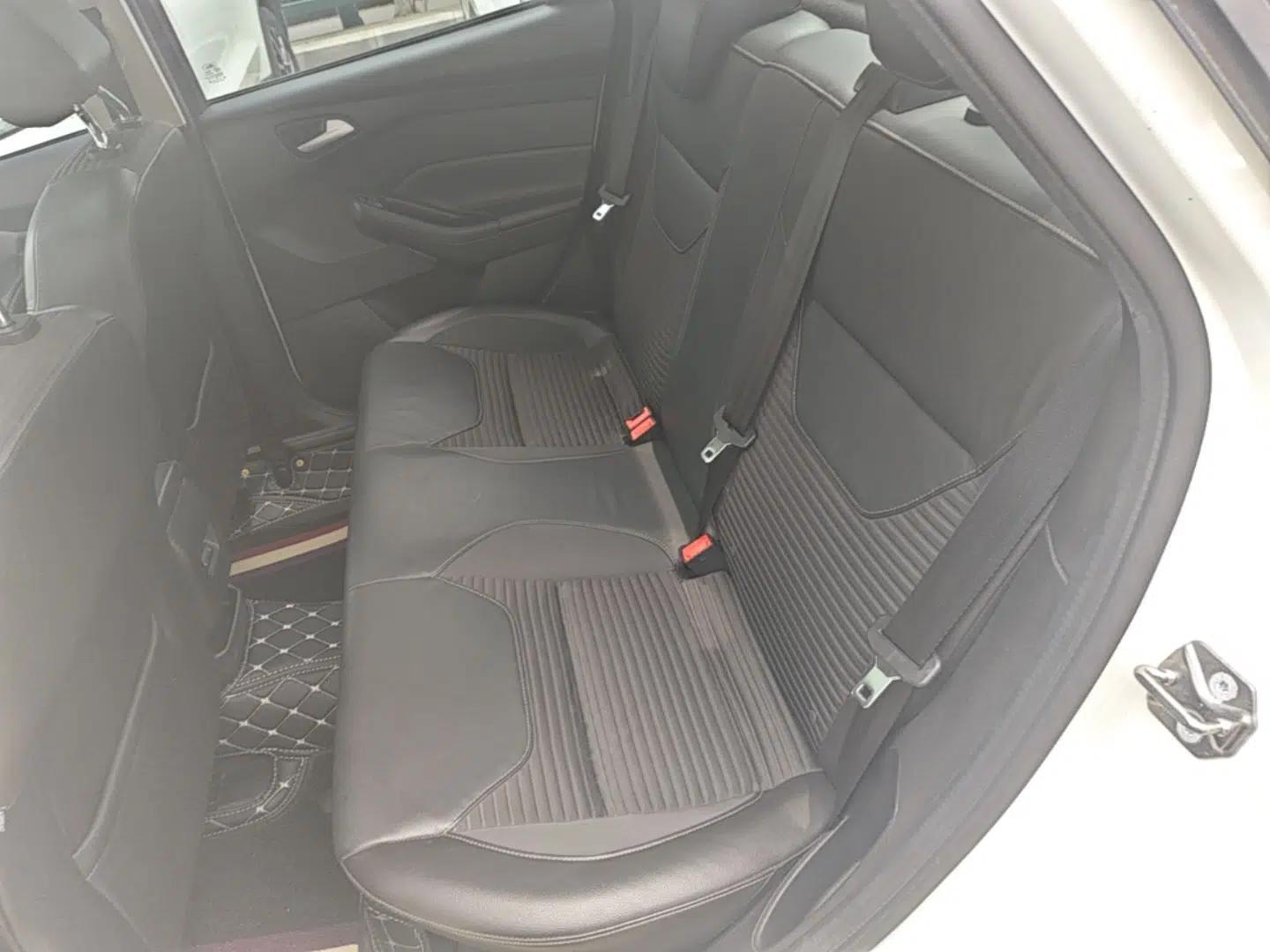 Ford Focus 2015 Sedan 1.6L Automatic Trend Model — миниатюра 19