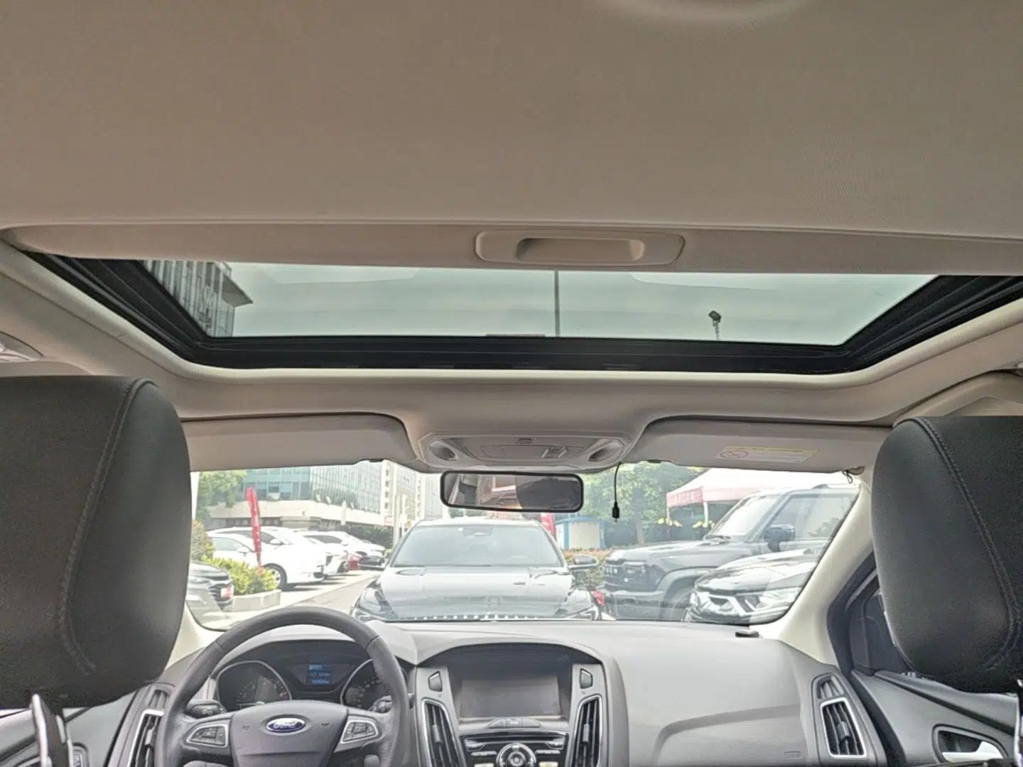Ford Focus 2015 Sedan 1.6L Automatic Trend Model — миниатюра 20