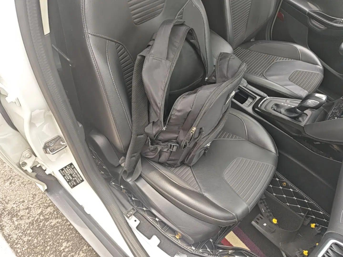 Ford Focus 2015 Sedan 1.6L Automatic Trend Model — миниатюра 23