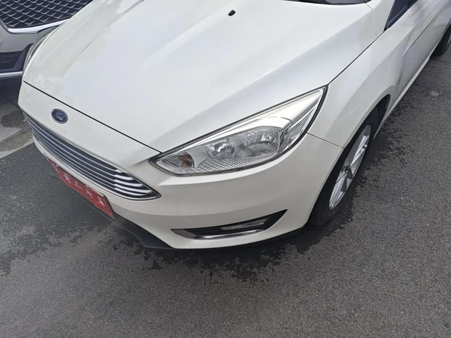 Ford Focus 2015 Sedan 1.6L Automatic Trend Model — миниатюра 5