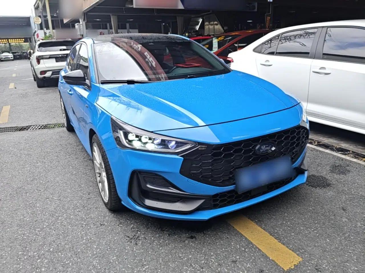 Ford Focus 2022 Hatchback EcoBoost 180 Automatic ST Line — миниатюра 3