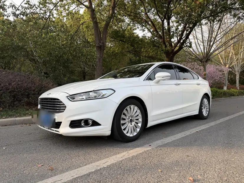 Ford Mondeo 2013 2.0L GTDi 200 Fashion Edition — миниатюра 3