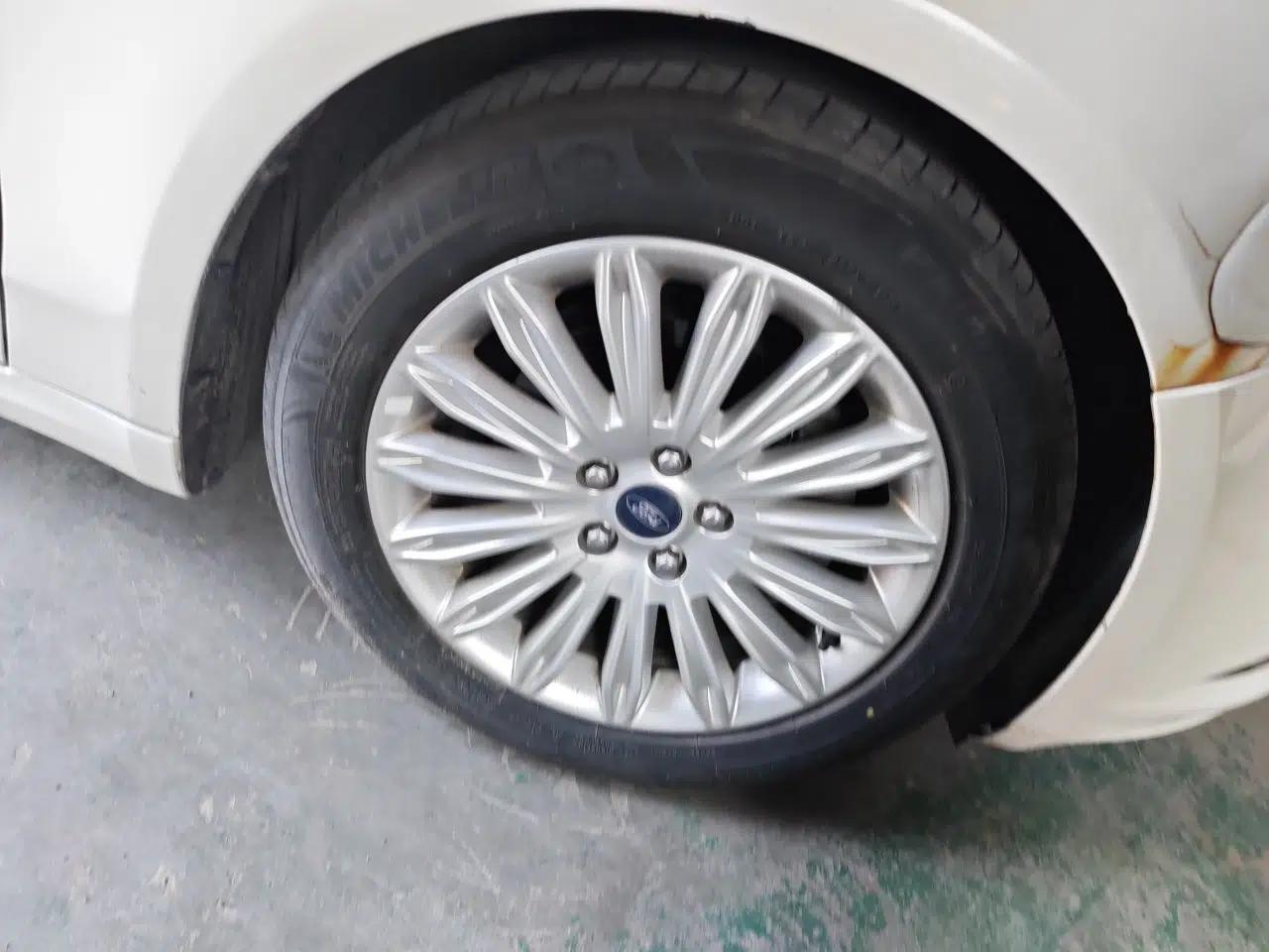 Ford Mondeo 2013 2.0L GTDi 200 Luxury Model — миниатюра 8