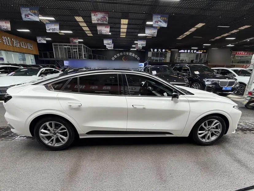 Ford Mondeo 2022 EcoBoost 245 Luxury Model — миниатюра 8