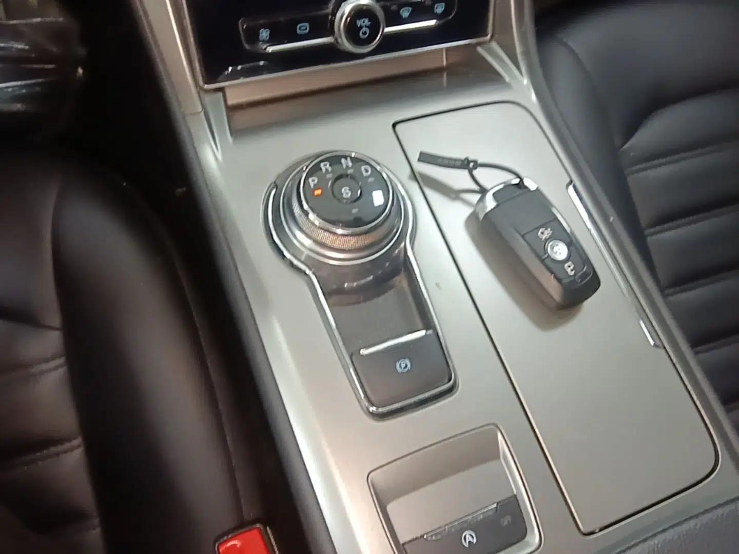 Ford Mondeo 2020 EcoBoost 180 Stylish Model — миниатюра 17