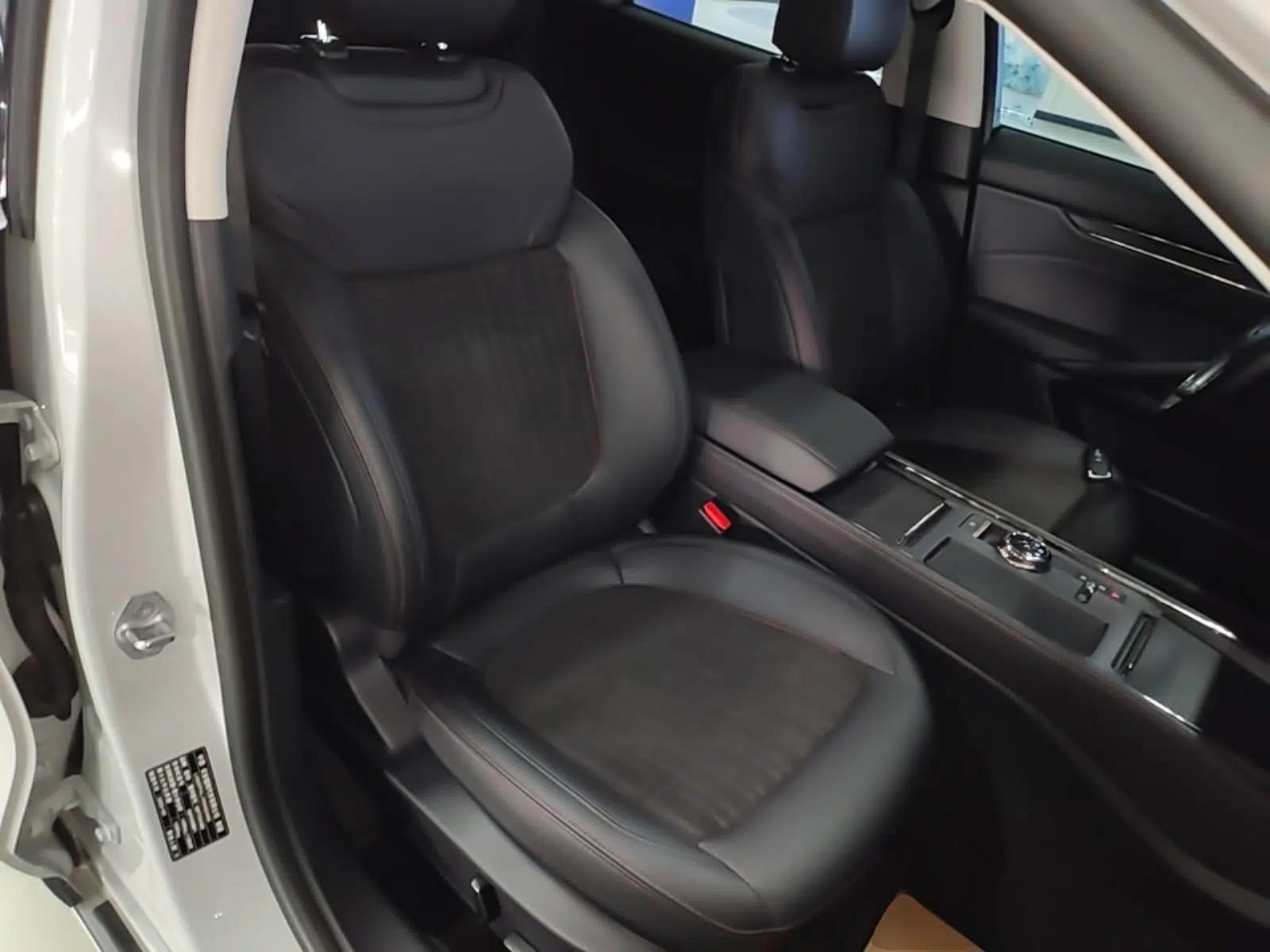 Ford Mondeo 2023 EcoBoost 180 Luxury Model — миниатюра 23