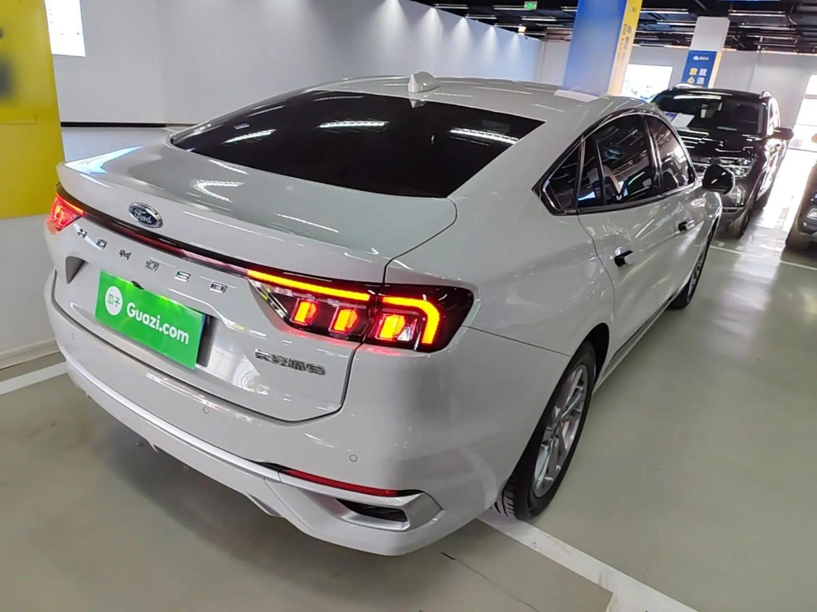 Ford Mondeo 2023 EcoBoost 180 Luxury Model — миниатюра 4