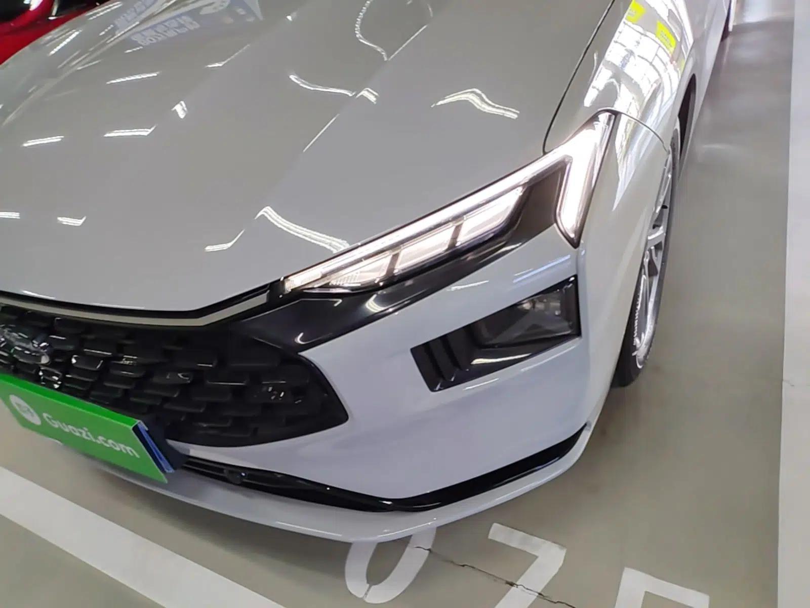 Ford Mondeo 2023 EcoBoost 180 Luxury Model — миниатюра 5