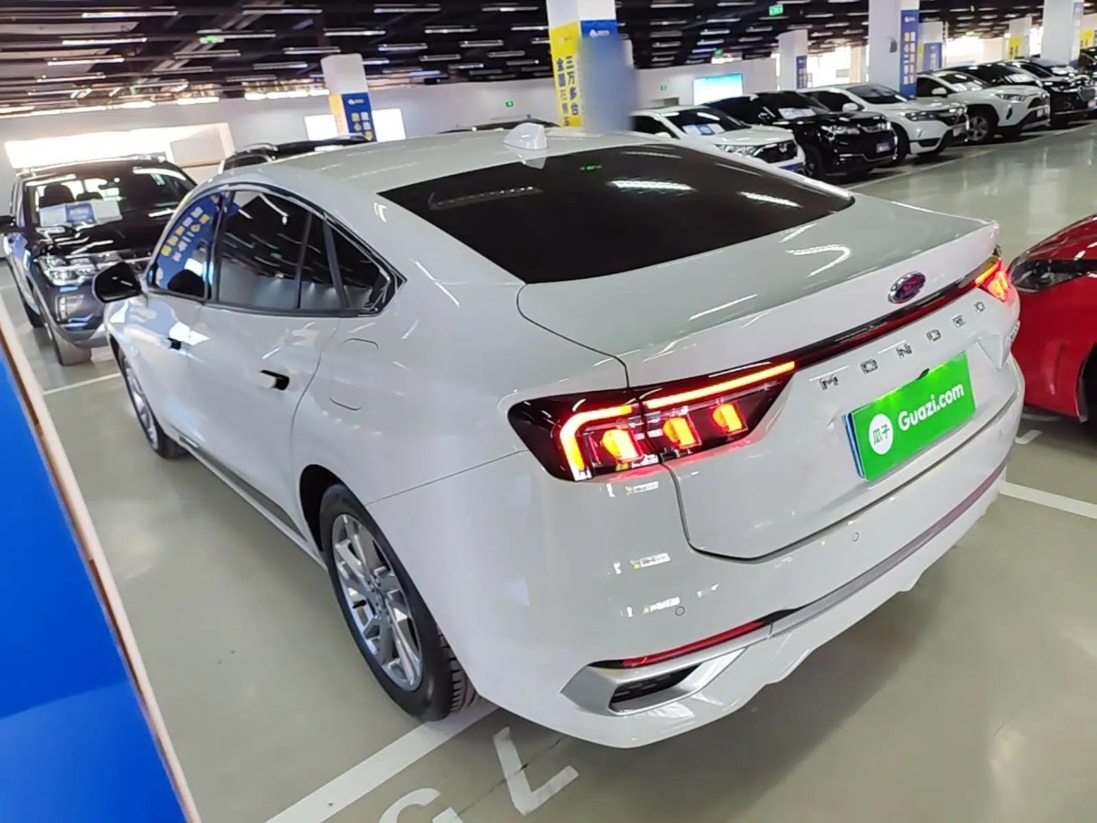 Ford Mondeo 2023 EcoBoost 180 Luxury Model — миниатюра 7