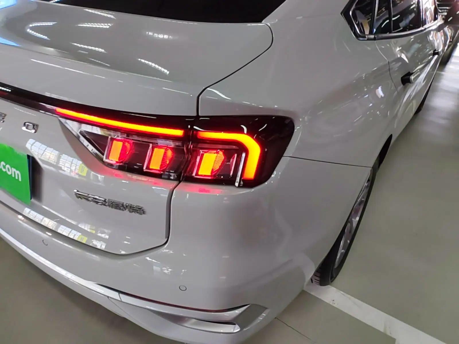 Ford Mondeo 2023 EcoBoost 180 Luxury Model — миниатюра 8