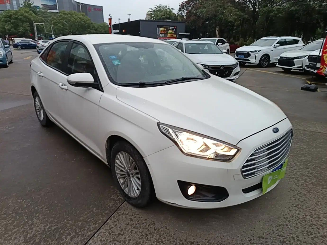 Ford Escort 2017 1.5L Automatic Comfort Model — миниатюра 3