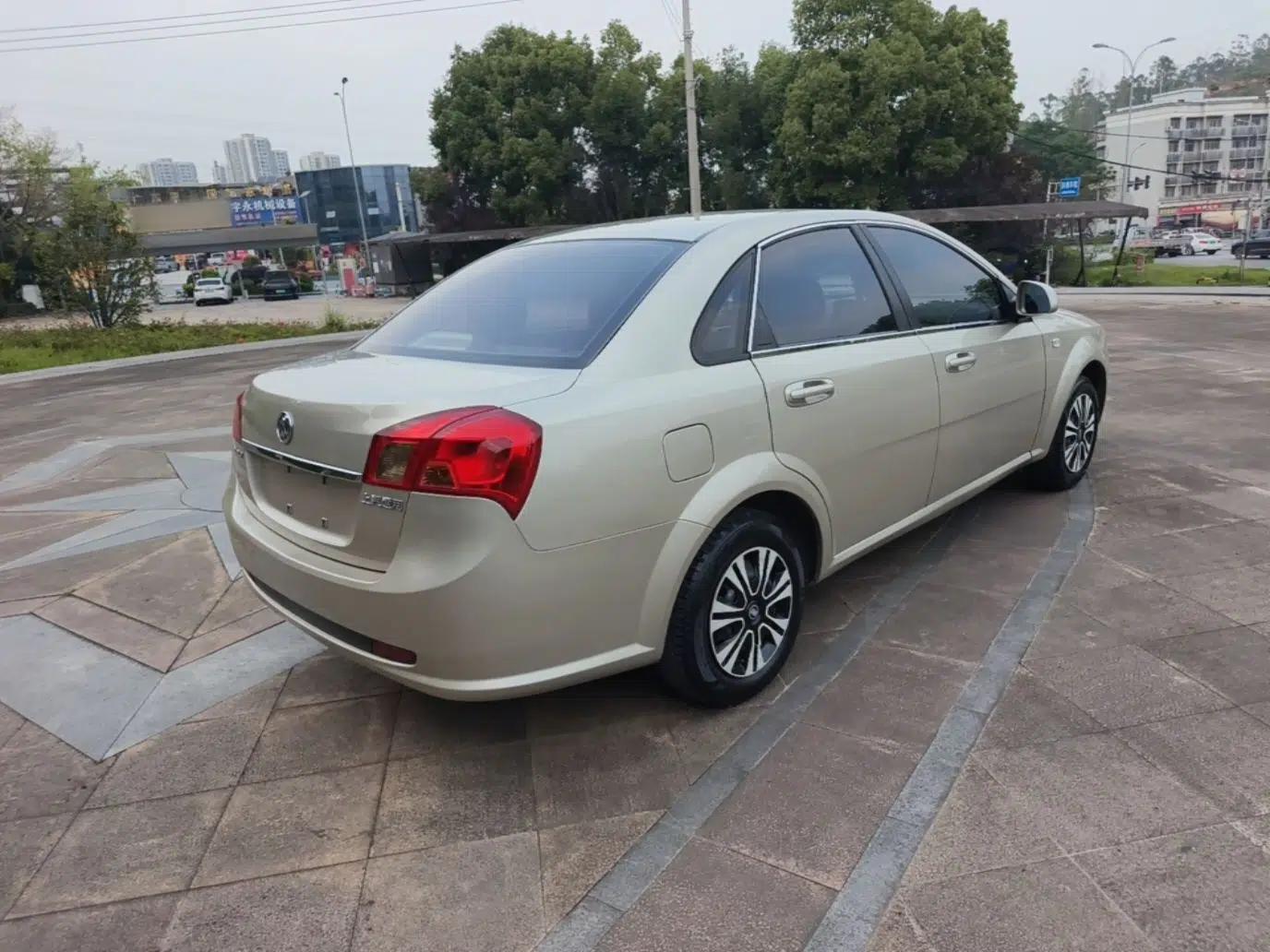 Buick Excelle 2015 1.5L Automatic Classic Model — миниатюра 6