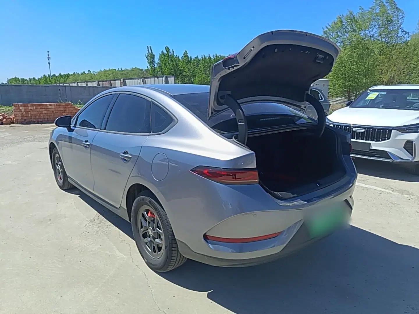 BYD Qin PLUS 2025 DM-i Smart Drive 55KM Leading Model — миниатюра 4