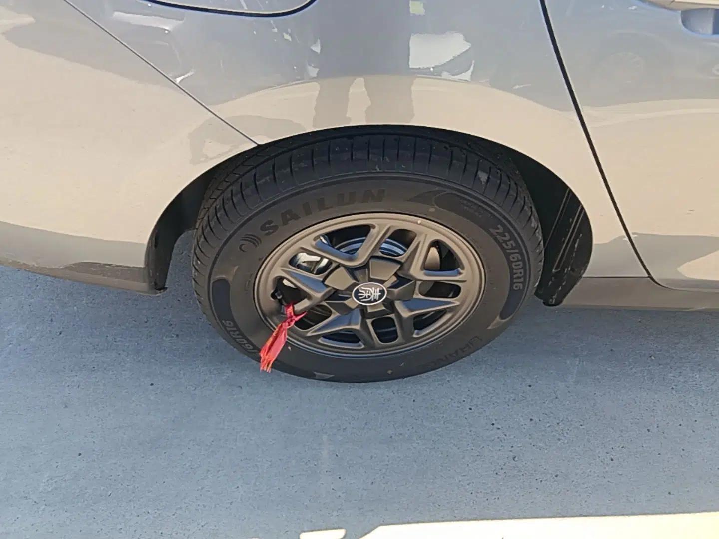 BYD Qin PLUS 2025 DM-i Smart Drive 55KM Leading Model — миниатюра 10