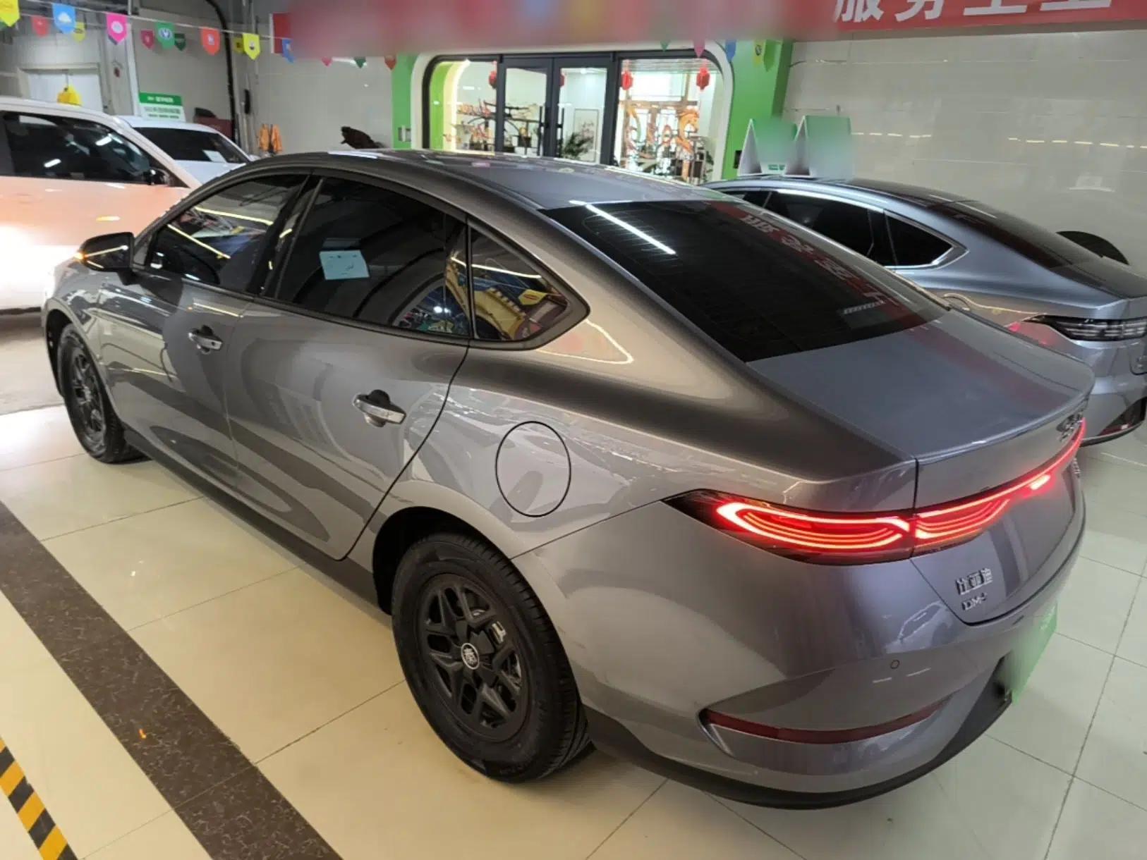 BYD Qin PLUS 2025 DM-i Smart Drive 55KM Leading Model — миниатюра 4
