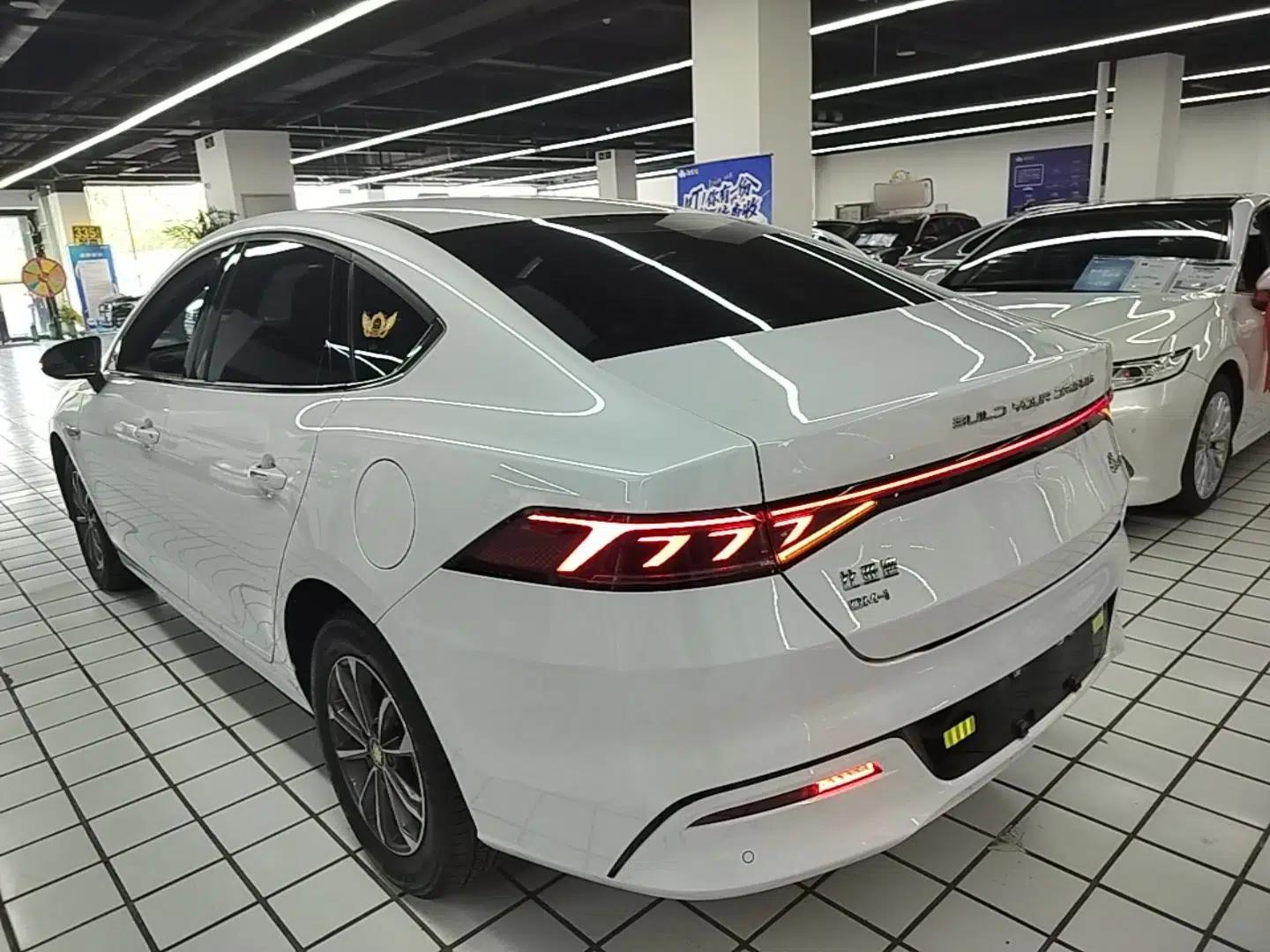 BYD Qin PLUS 2024 HONOR Edition DM-i 55KM Leading Model — миниатюра 4